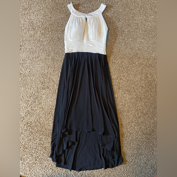 Black & white Sangria women’s formal dress - Picture 1 of 7